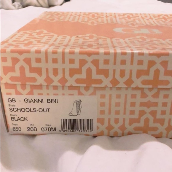 Gianni Bini black booties ! - Picture 2 of 3